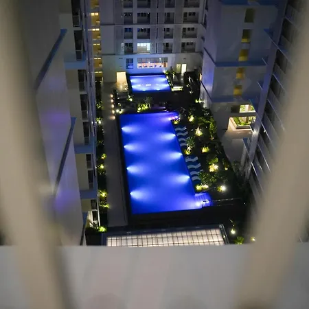Elite Condo In Bgc Mckinley